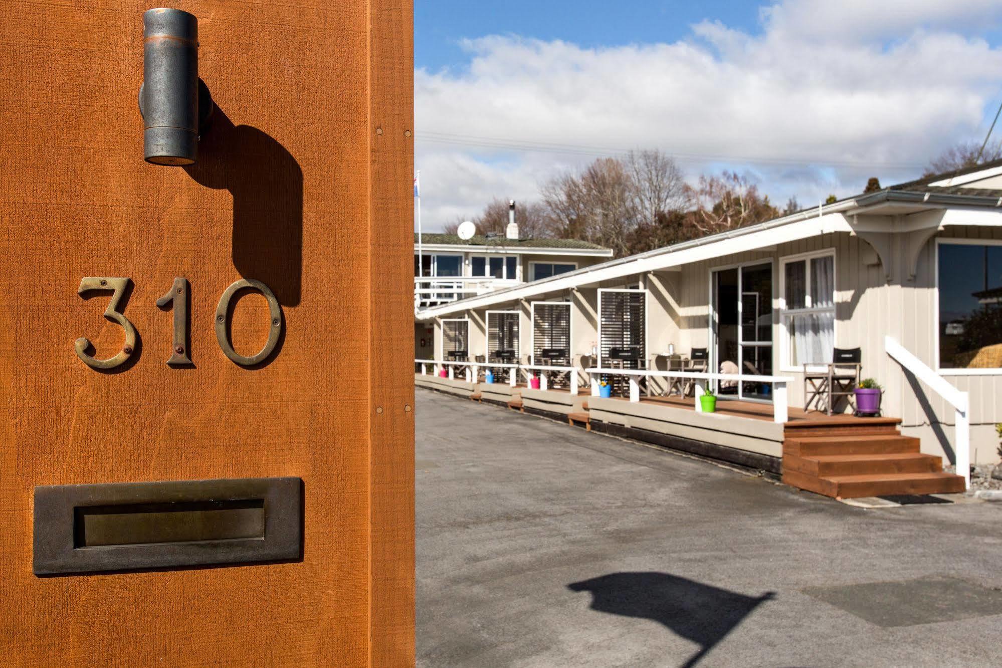 Accent On Motor Motel 4*