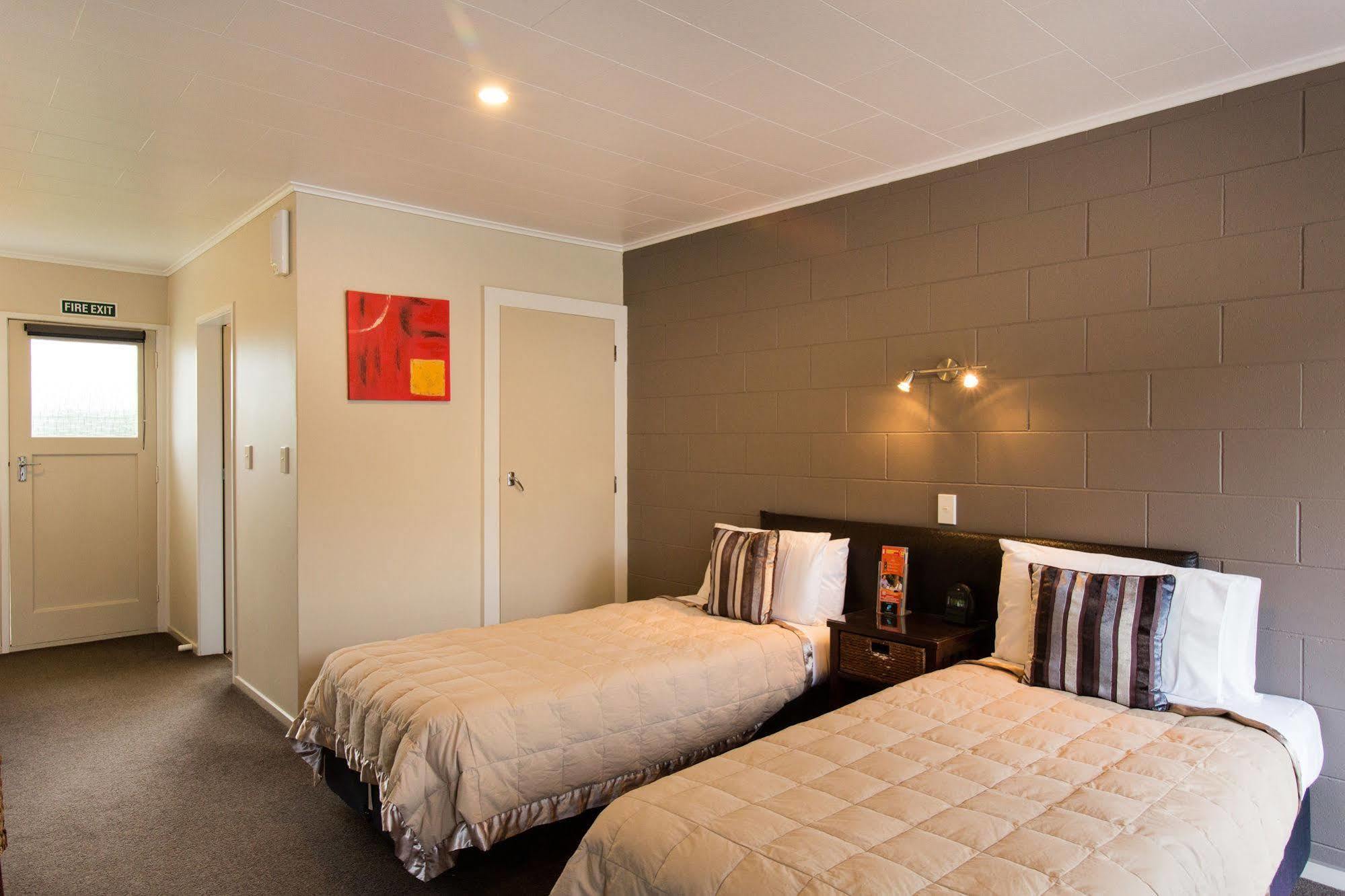 Motel Accent On Motor 4*