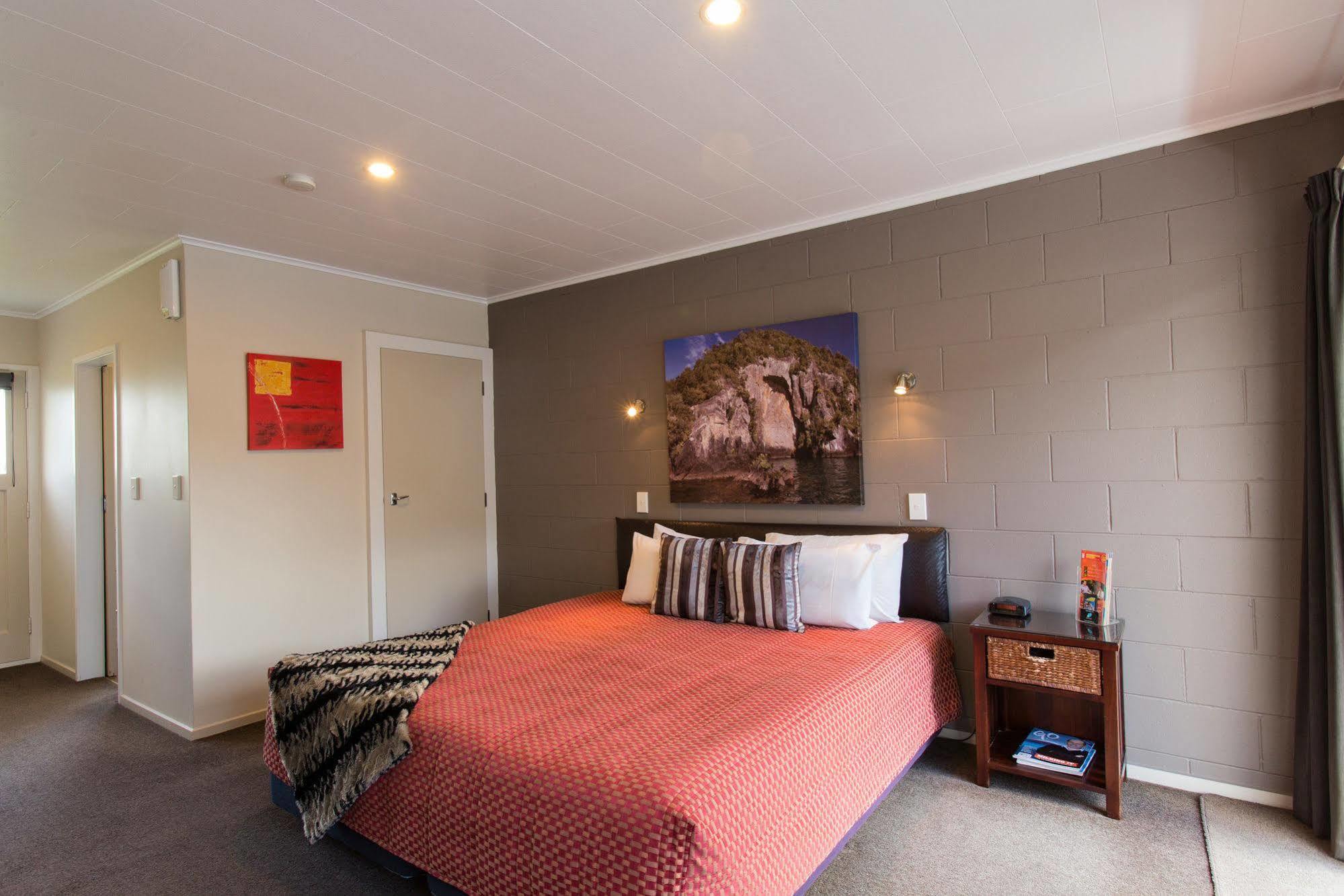 Accent On Motor Motel 4*